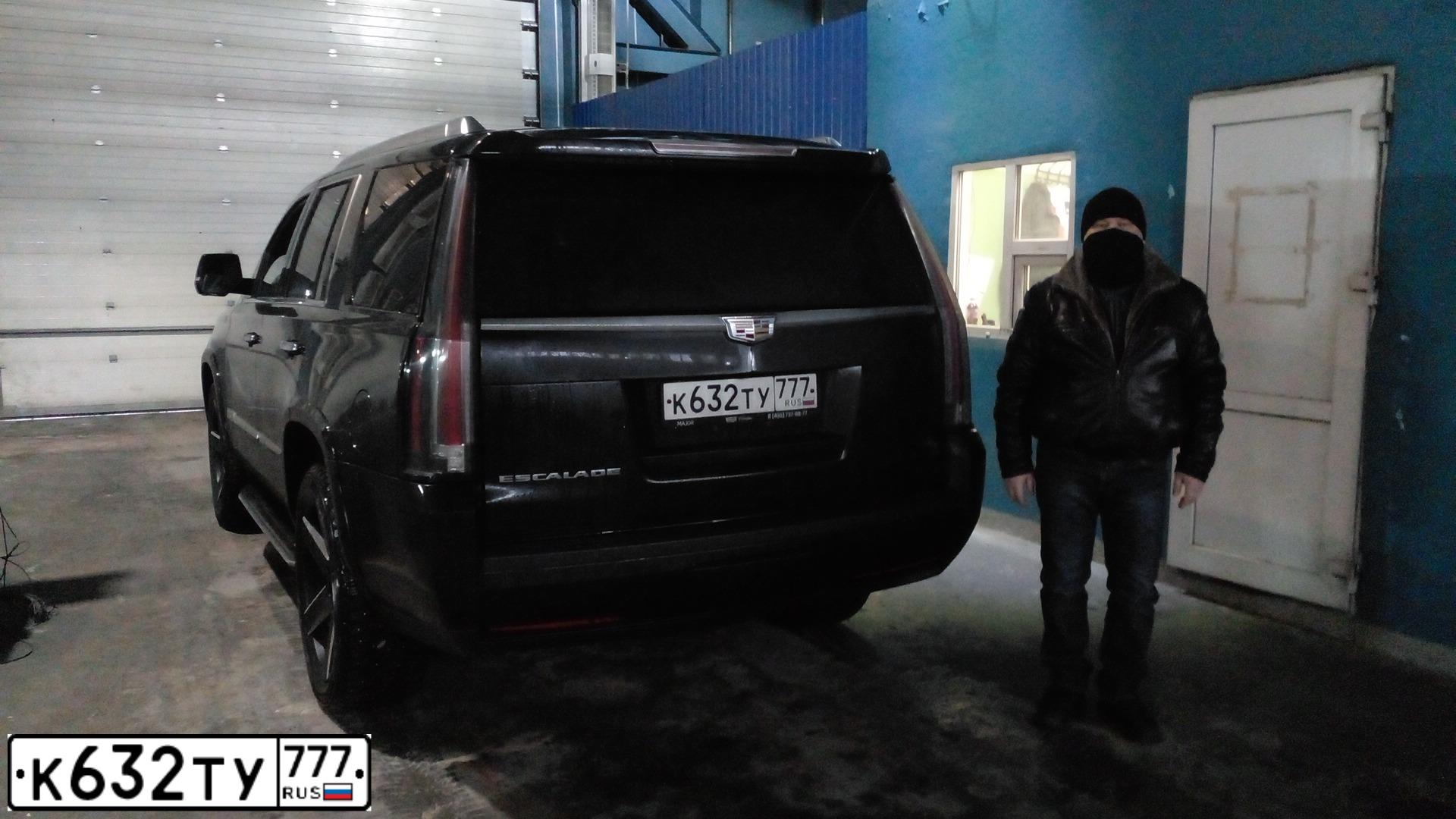 Фото автомобиля CADILLAC ESCALADE, 2016 — госномер В064АВ550. Цвет: ЧЕРНЫЙ