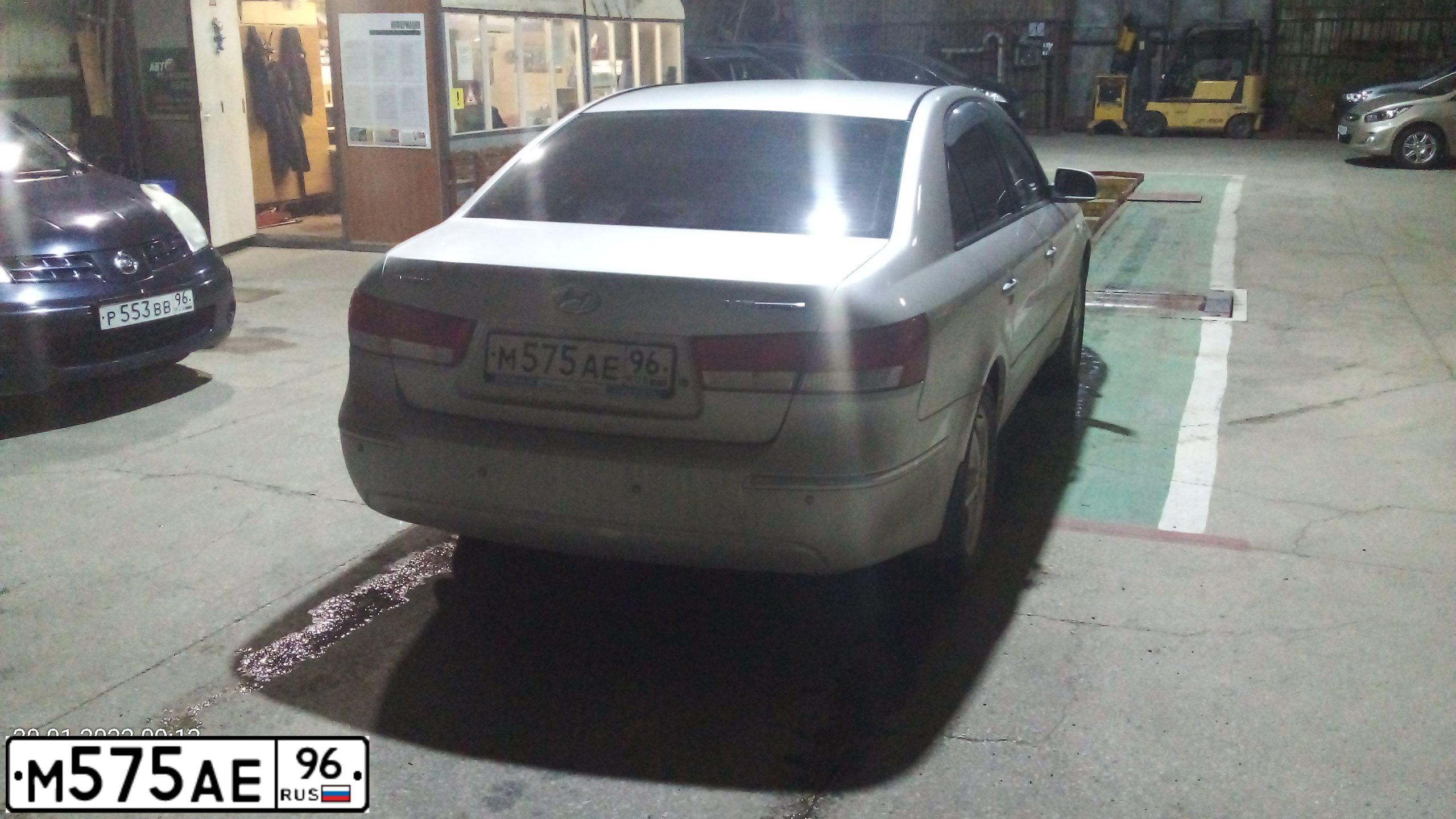 Фото автомобиля CHEVROLET LACETTI, 2008 — госномер М575ЕА96. Цвет: ЧЕРНЫЙ