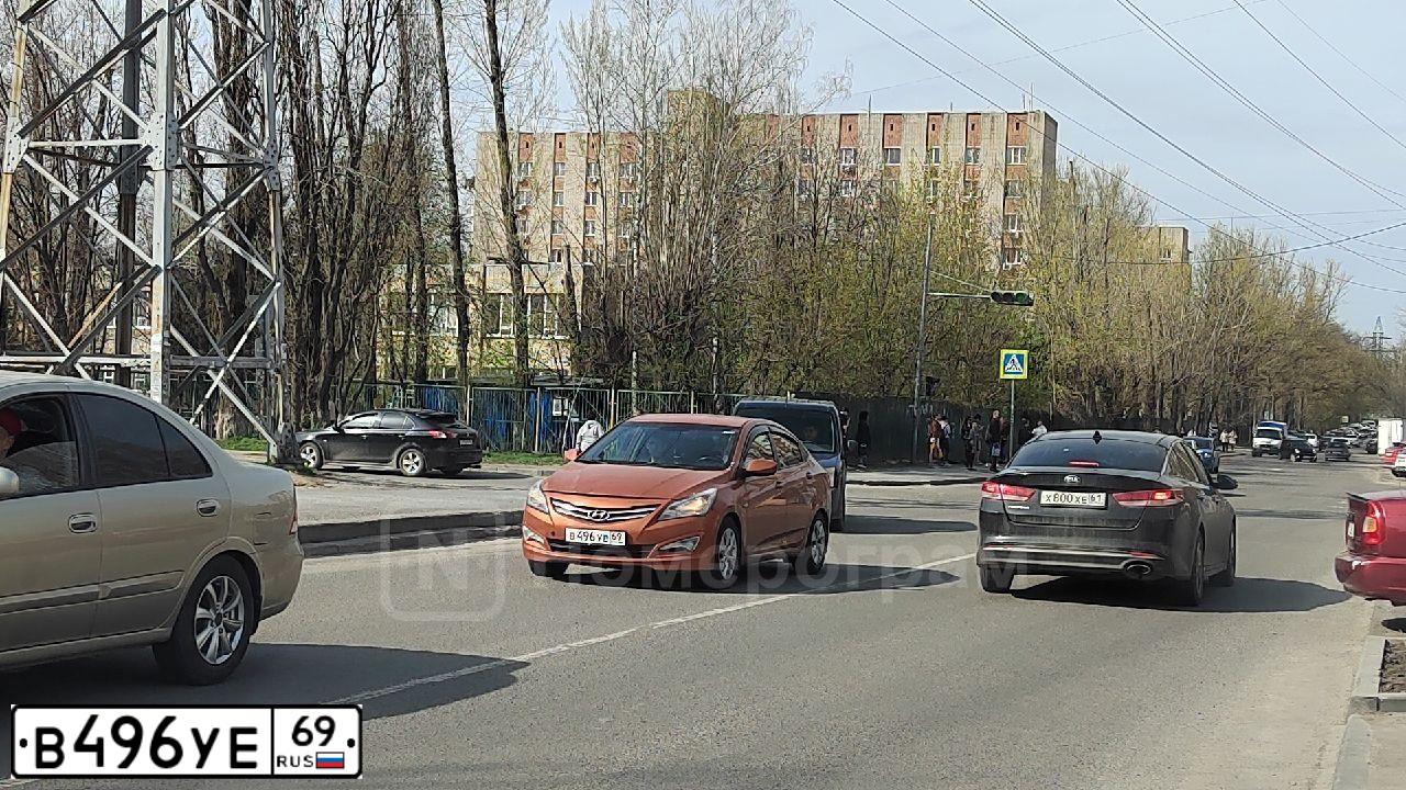 Фото автомобиля VOLKSWAGEN BORA, 2002 — госномер Р290КМ76. Цвет: синий