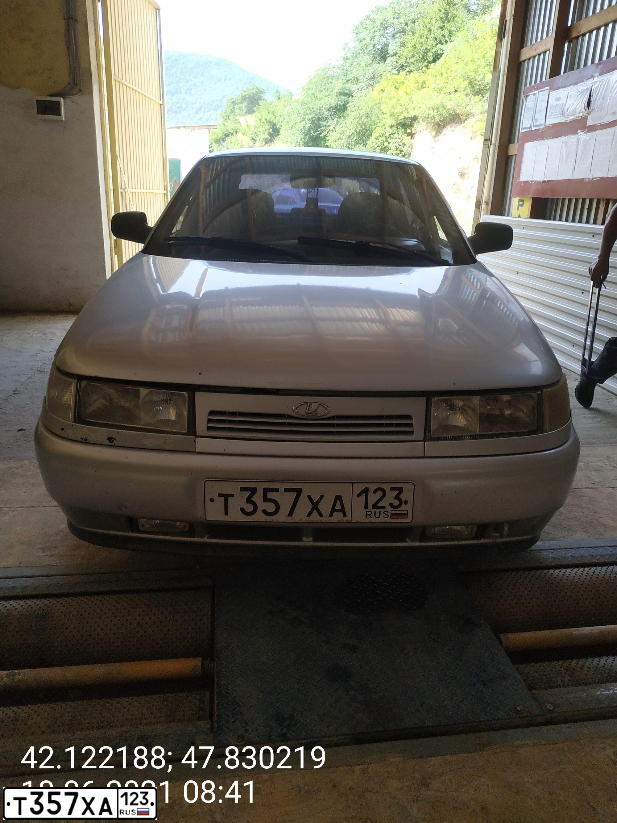 Фото автомобиля LADA 2110, 2003 — госномер Т357ХА123. Цвет: СВЕТЛО-СЕРЕБРИСТЫЙ МЕТАЛЛ
