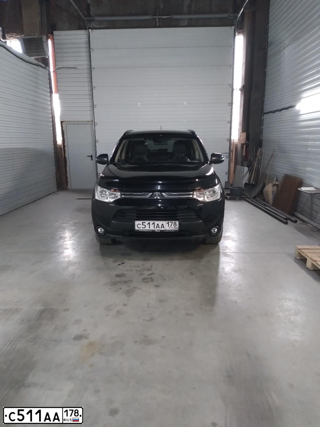 Фото автомобиля MITSUBISHI OUTLANDER, 2013 — госномер С511АА178. Цвет: ЧЕРНЫЙ