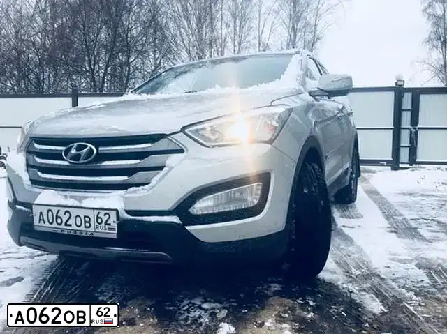Фото автомобиля HYUNDAI SANTA FE, 2012 — госномер А062ОВ62. Цвет: Серебристый
