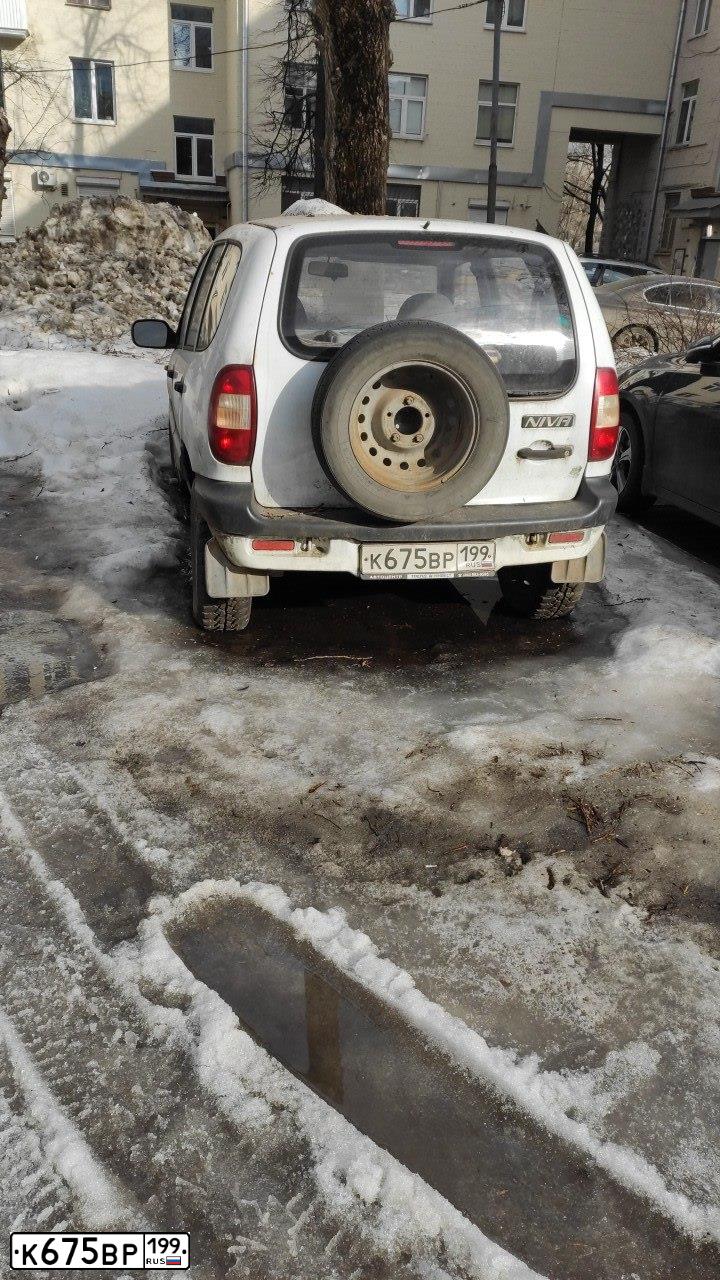Фото автомобиля CHEVROLET NIVA, 2003 — госномер У412НУ71. Цвет: Белый