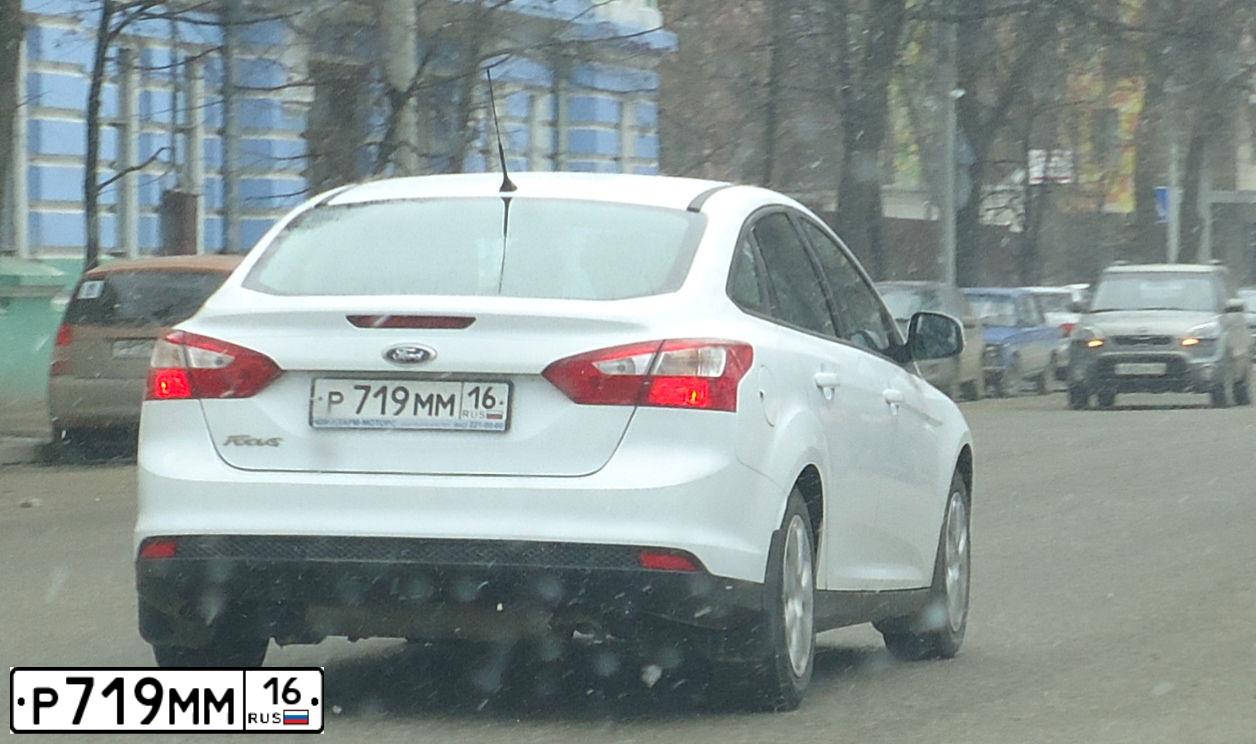 Фото автомобиля FORD FOCUS, 2014 — госномер Е252КЕ716. Цвет: Белый