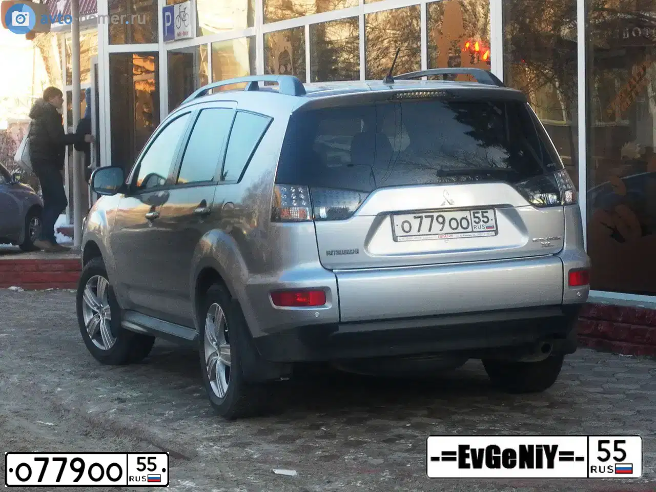Фото автомобиля MITSUBISHI OUTLANDER, 2012 — госномер О779ОО55. Цвет: СЕРЕБРИСТЫЙ