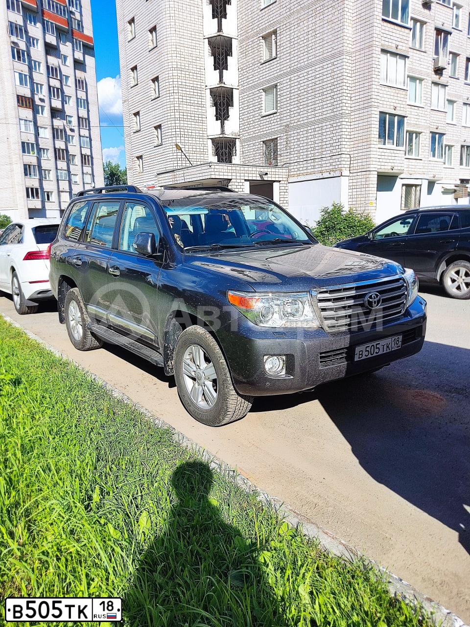 Фото автомобиля TOYOTA LANDCRUISER, 2007 — госномер В555МО18. Цвет: БЕЖЕВЫЙ
