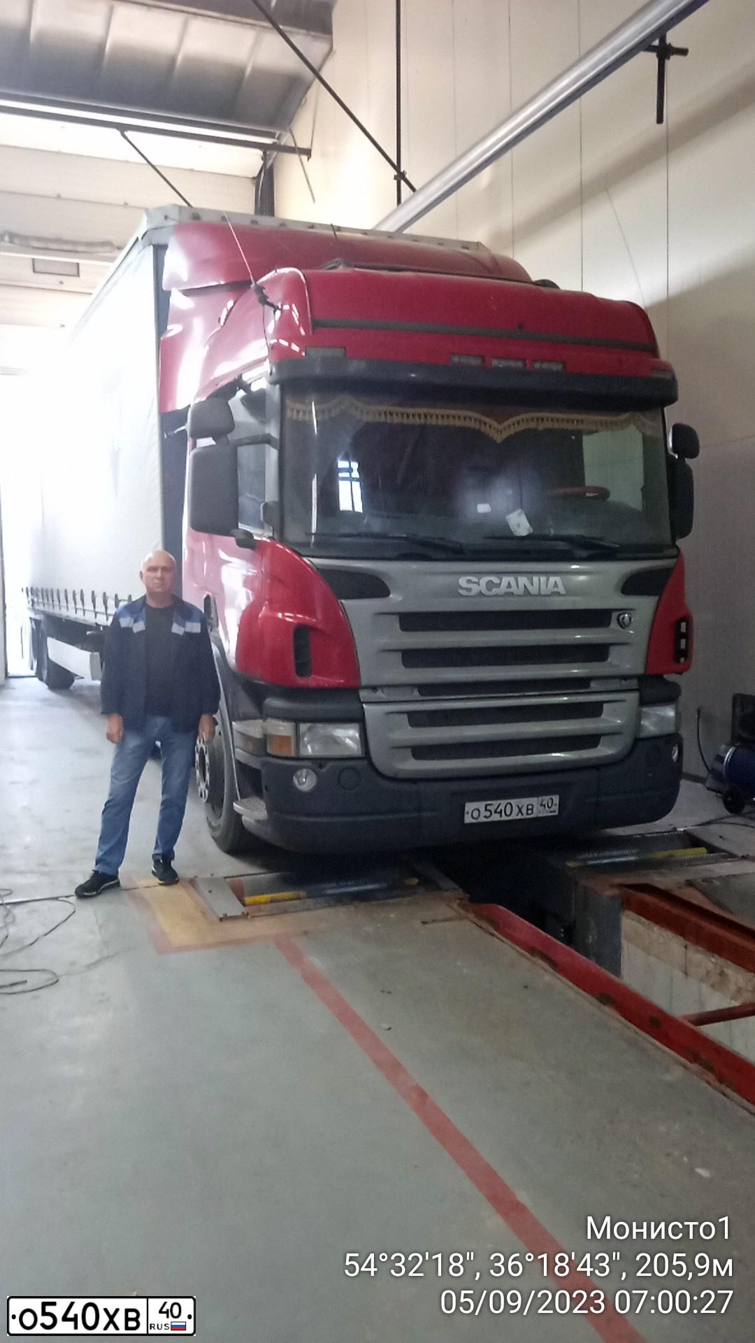 Фото автомобиля SCANIA SERIE P /4X2/, 2011 — госномер О404ХС152. Цвет: Красный