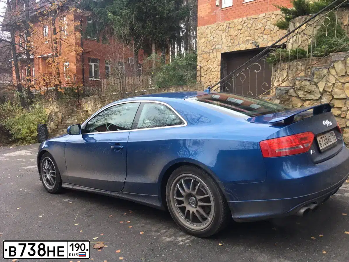 Фото автомобиля AUDI A5, 2009 — госномер В738НЕ190. Цвет: СИНИЙ