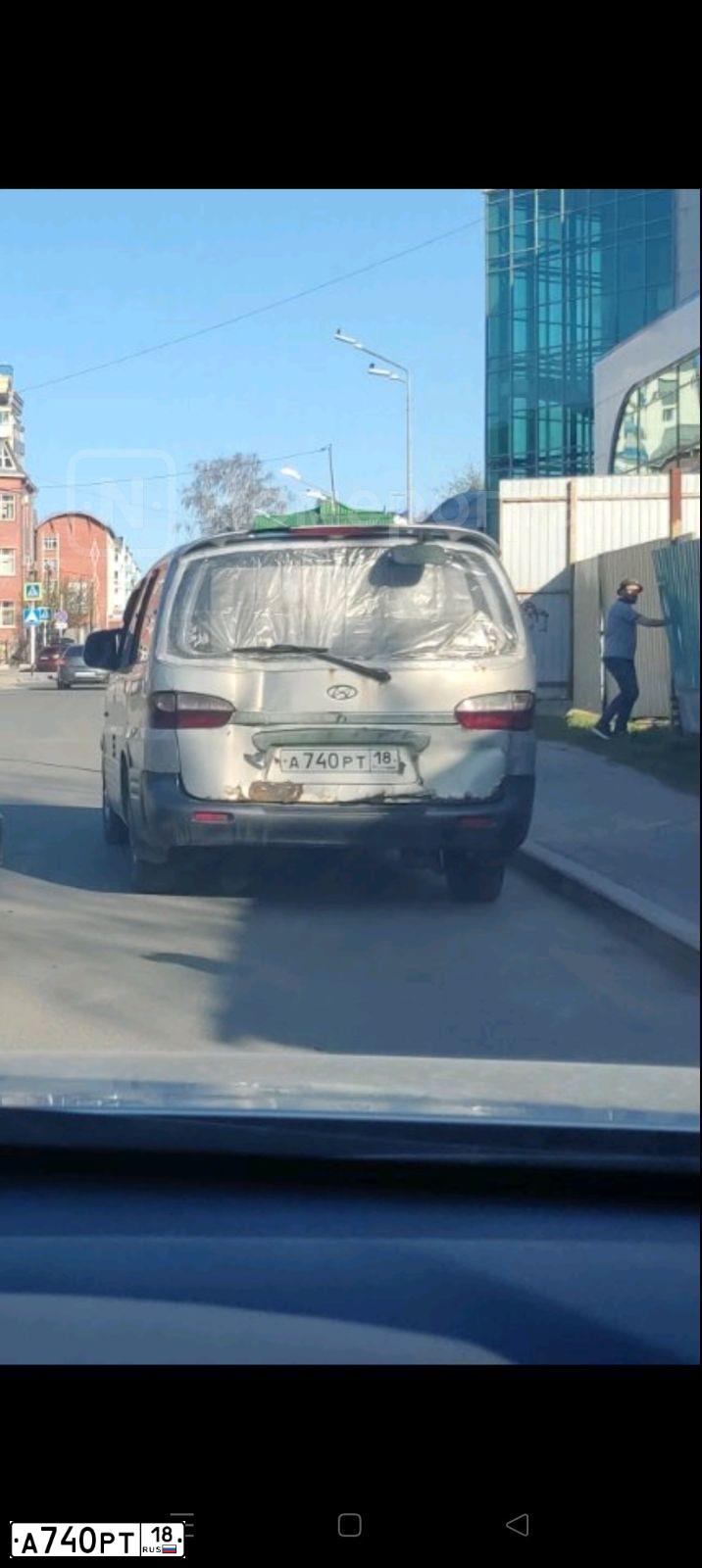 Фото автомобиля HYUNDAI H 1/H 100/STAREX, 2004 — госномер К570КХ96. Цвет: СЕРЫЙ