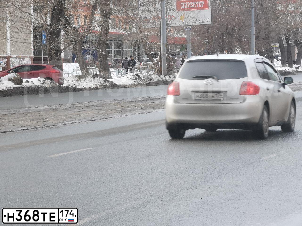 Фото автомобиля TOYOTA HIACE, 2011 — госномер Т730НЕ174. Цвет: СЕРЕБРИСТЫЙ