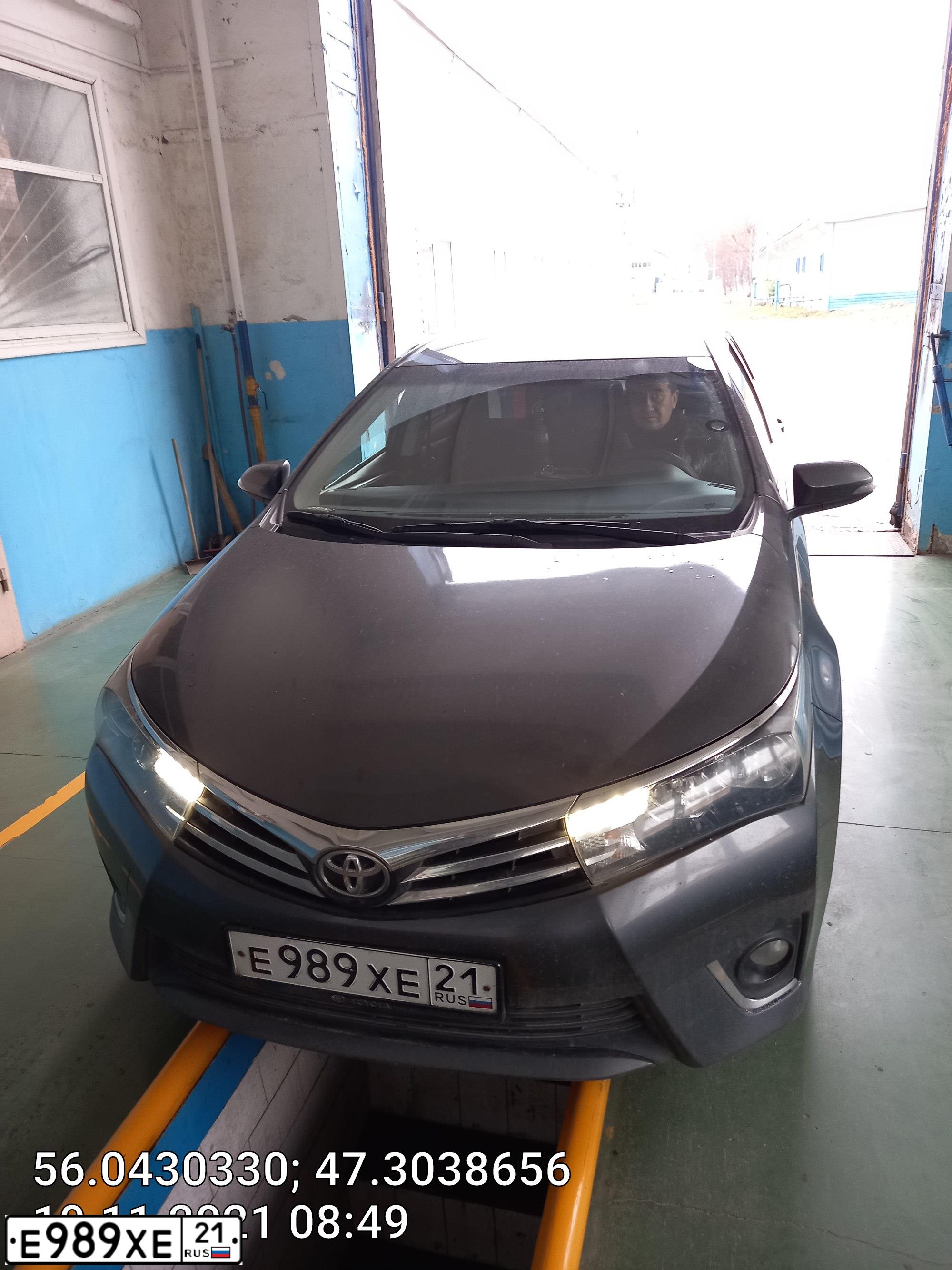 Фото автомобиля FORD FOCUS, 2007 — госномер Е989ХЕ21. Цвет: ВИШНЕВЫЙ