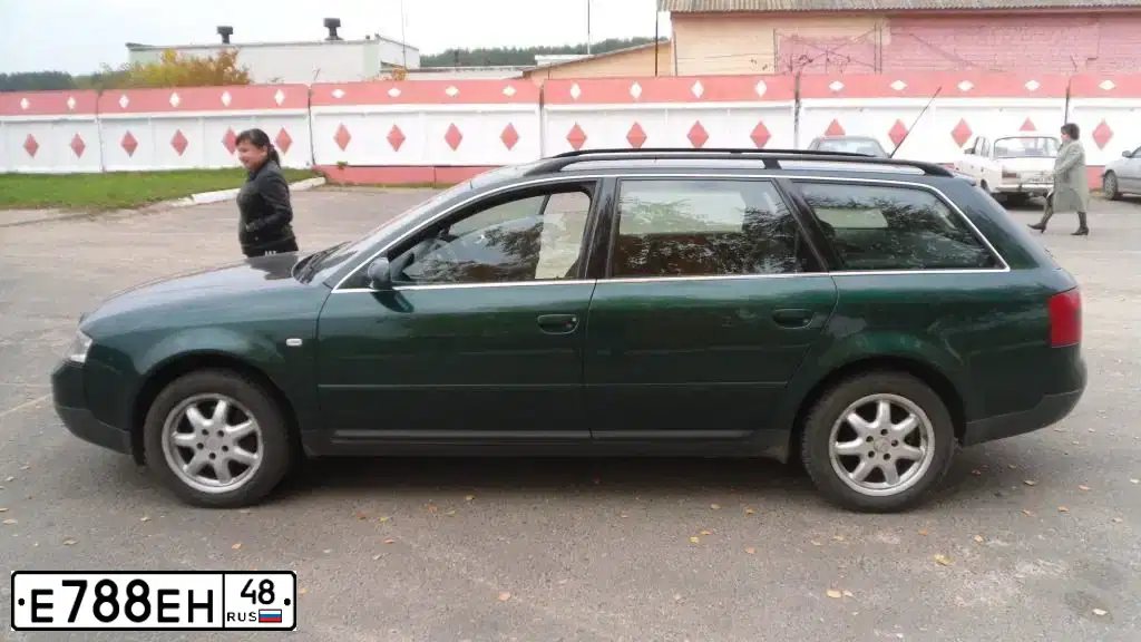 Фото автомобиля CHEVROLET NIVA, 2006 — госномер Н773ХС48. Цвет: ЯРКО-СИНИЙ