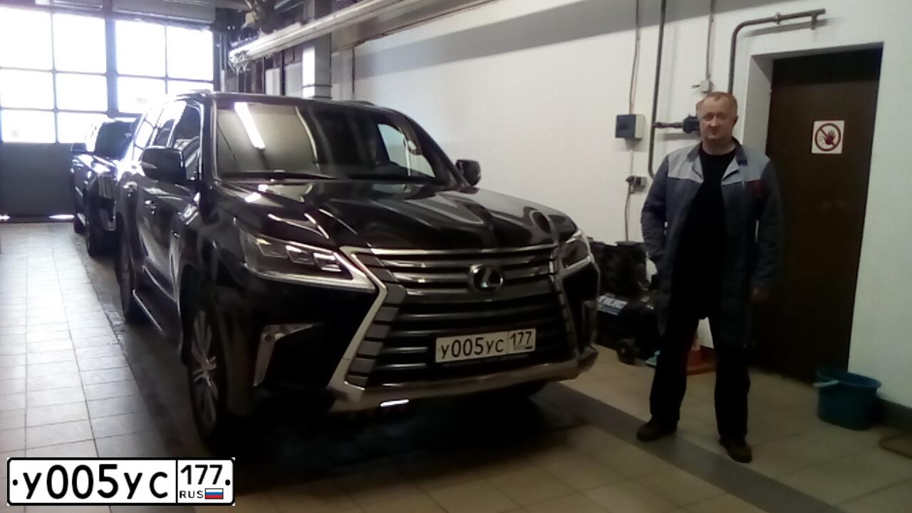 Фото автомобиля LEXUS LX, 2017 — госномер О339УЕ152. Цвет: ЧЕРНЫЙ
