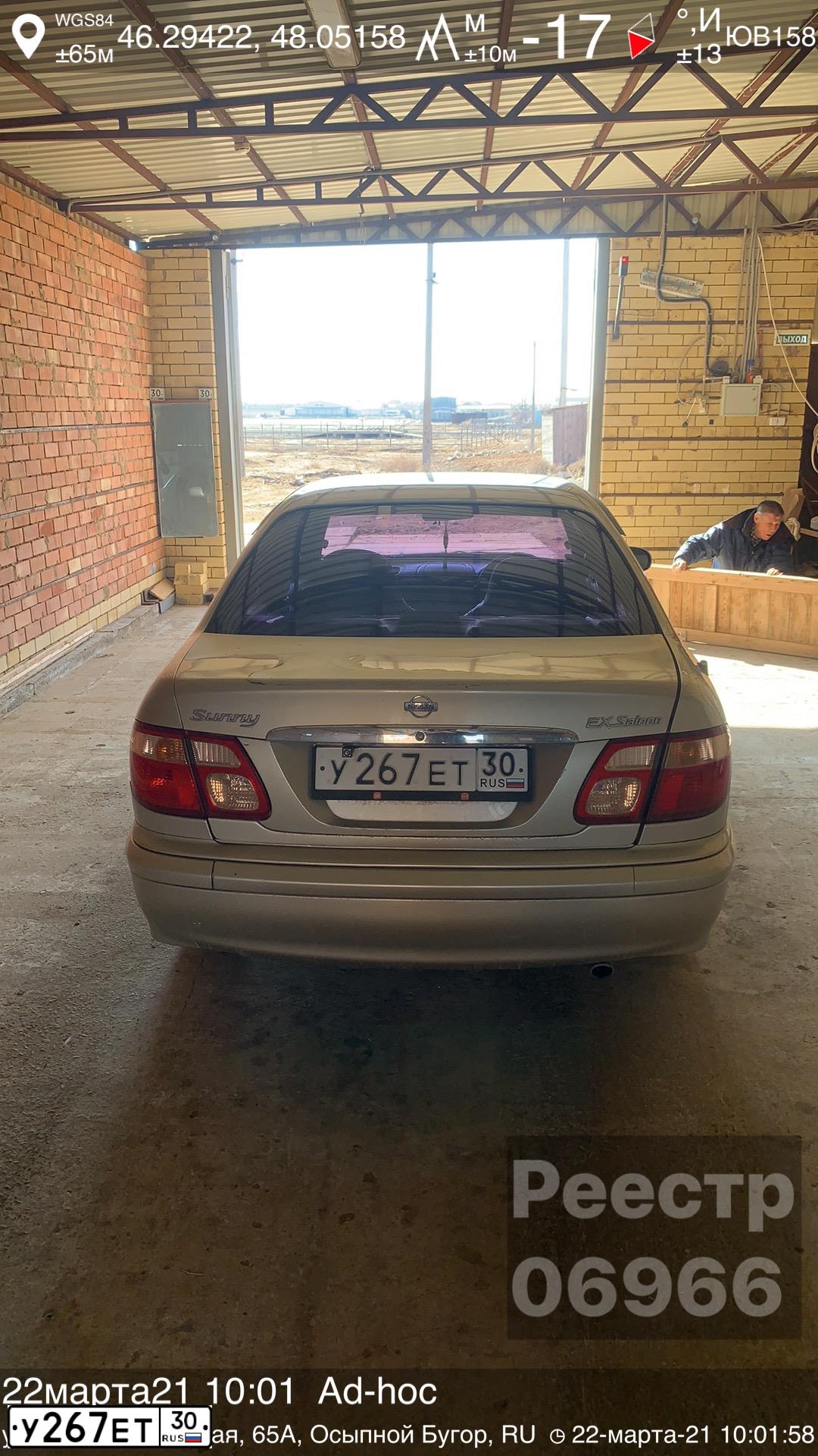 Фото автомобиля NISSAN SUNNY, 2001 — госномер У267ЕТ30. Цвет: ЗОЛОТИСТЫЙ