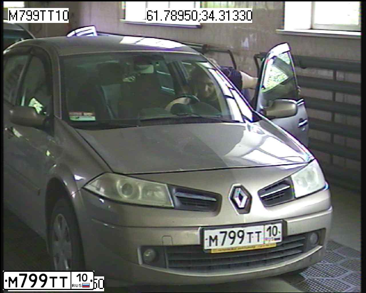 Фото автомобиля RENAULT MEGANE, 2008 — госномер М799ТТ10. Цвет: БЕЖЕВЫЙ