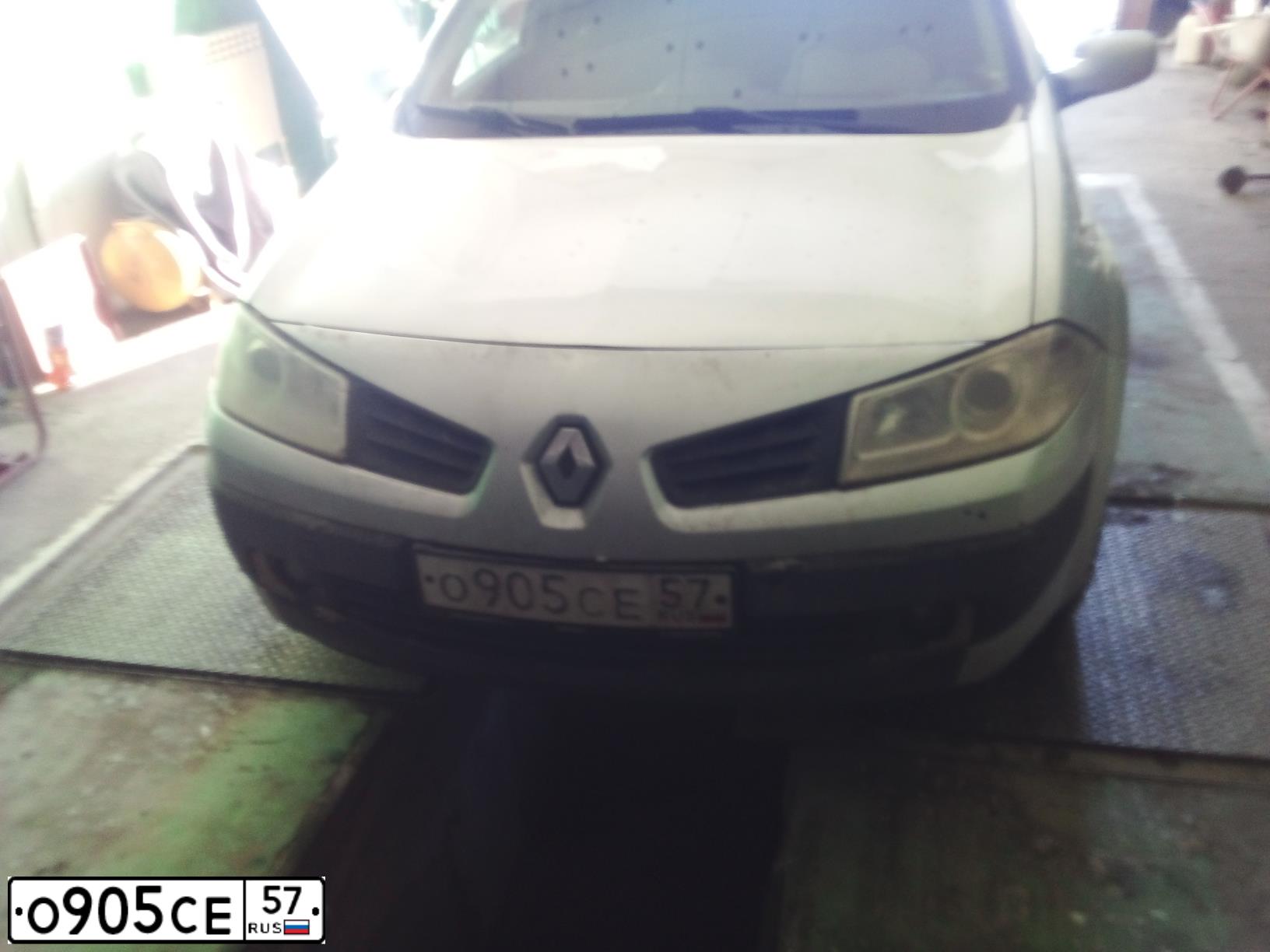 Фото автомобиля RENAULT MEGANE, 2008 — госномер О905СЕ57. Цвет: Серебристый