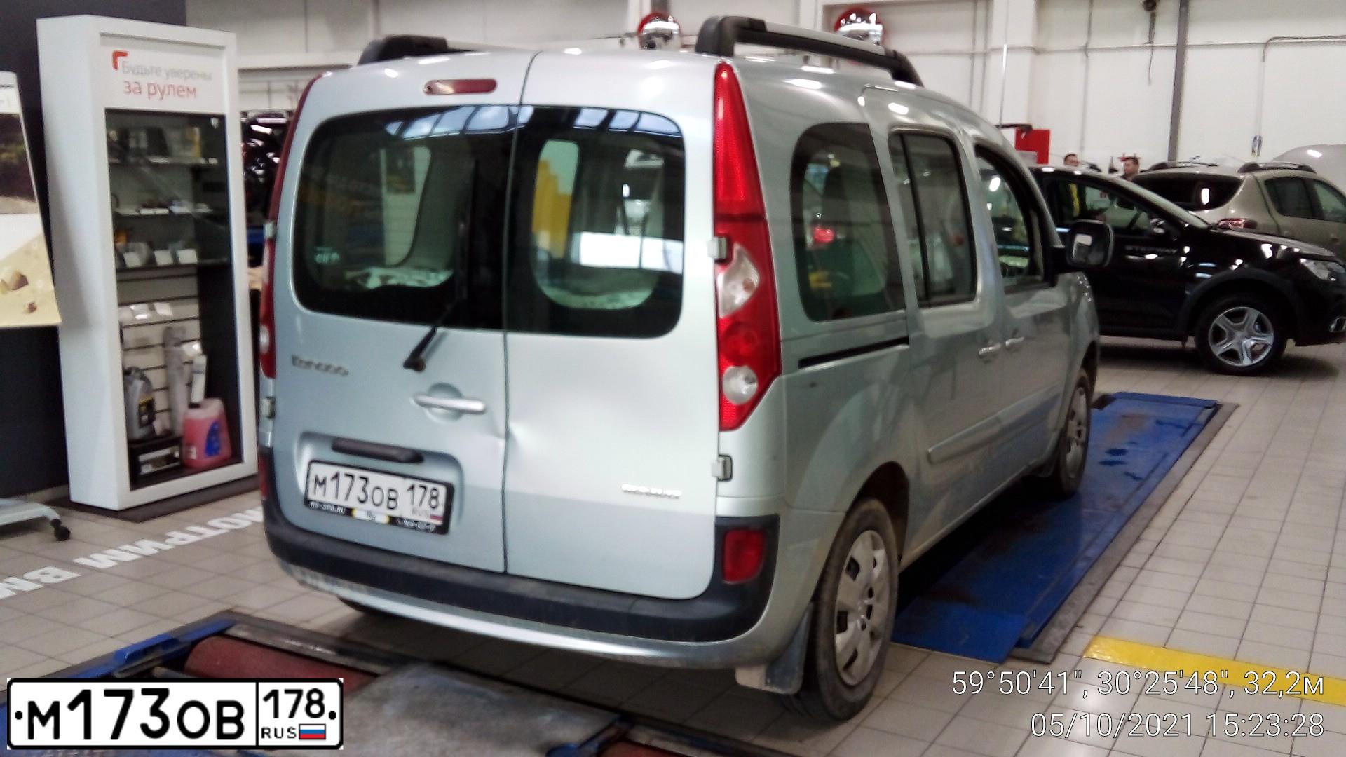 Фото автомобиля RENAULT KANGOO, 2012 — госномер М173ОВ178. Цвет: СВЕТЛО-СЕРЫЙ