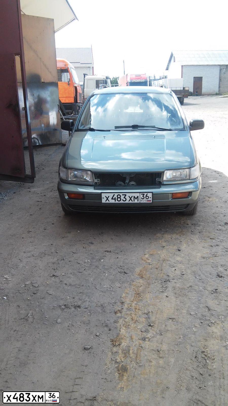 Фото автомобиля MITSUBISHI SPACE WAGON, 1992 — госномер А383КМ97. Цвет: БЕЛЫЙ(СЕРЫЙ)
