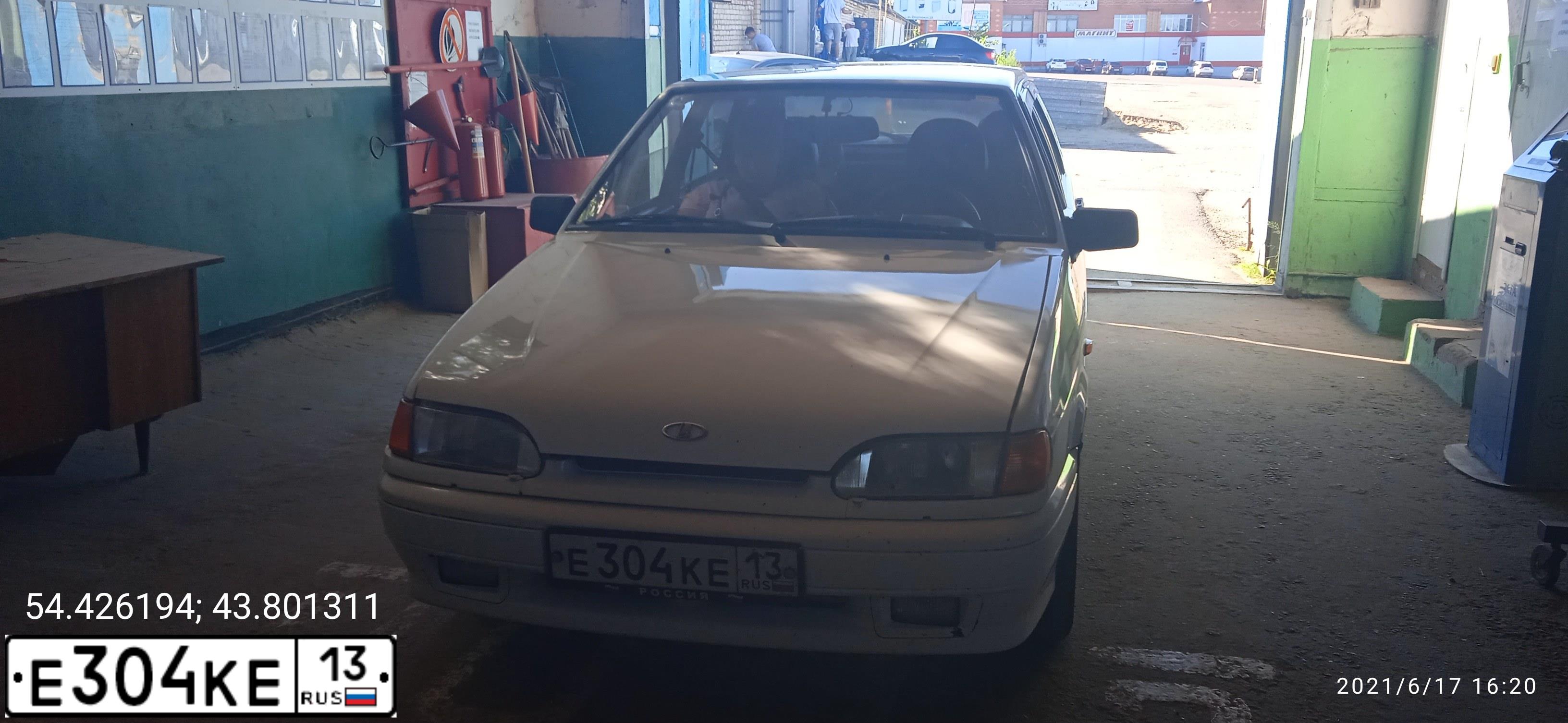 Фото автомобиля LADA 2114 SAMARA, 2010 — госномер Е304КЕ13. Цвет: БЕЛЫЙ