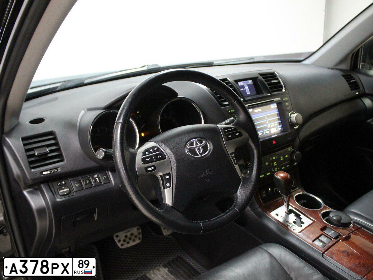 Фото автомобиля TOYOTA HIGHLANDER, 2012 — госномер В185ЕС89. Цвет: ЧЕРНЫЙ
