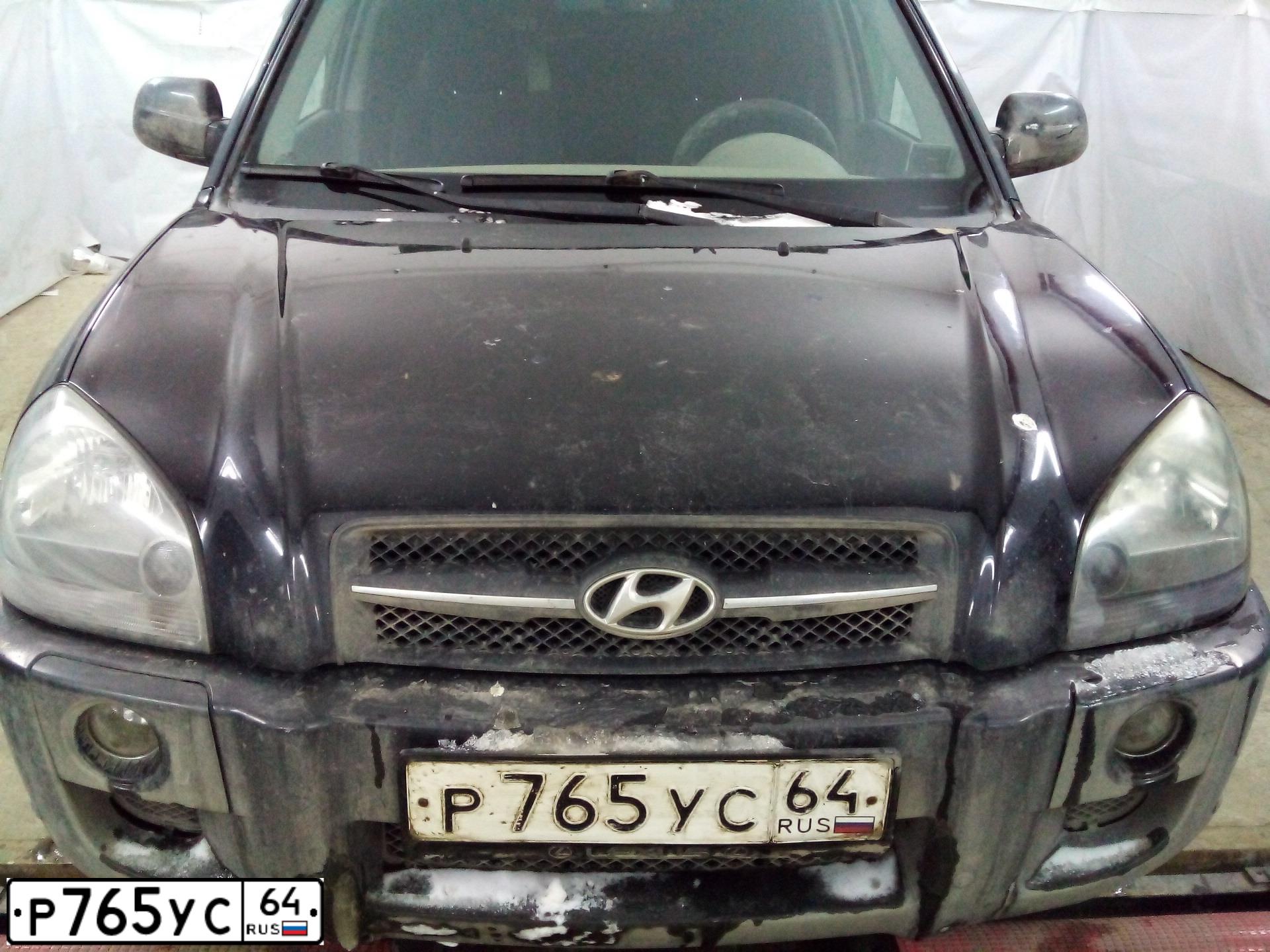 Фото автомобиля HYUNDAI TUCSON, 2005 — госномер Р765УС64. Цвет: ЧЕРНЫЙ