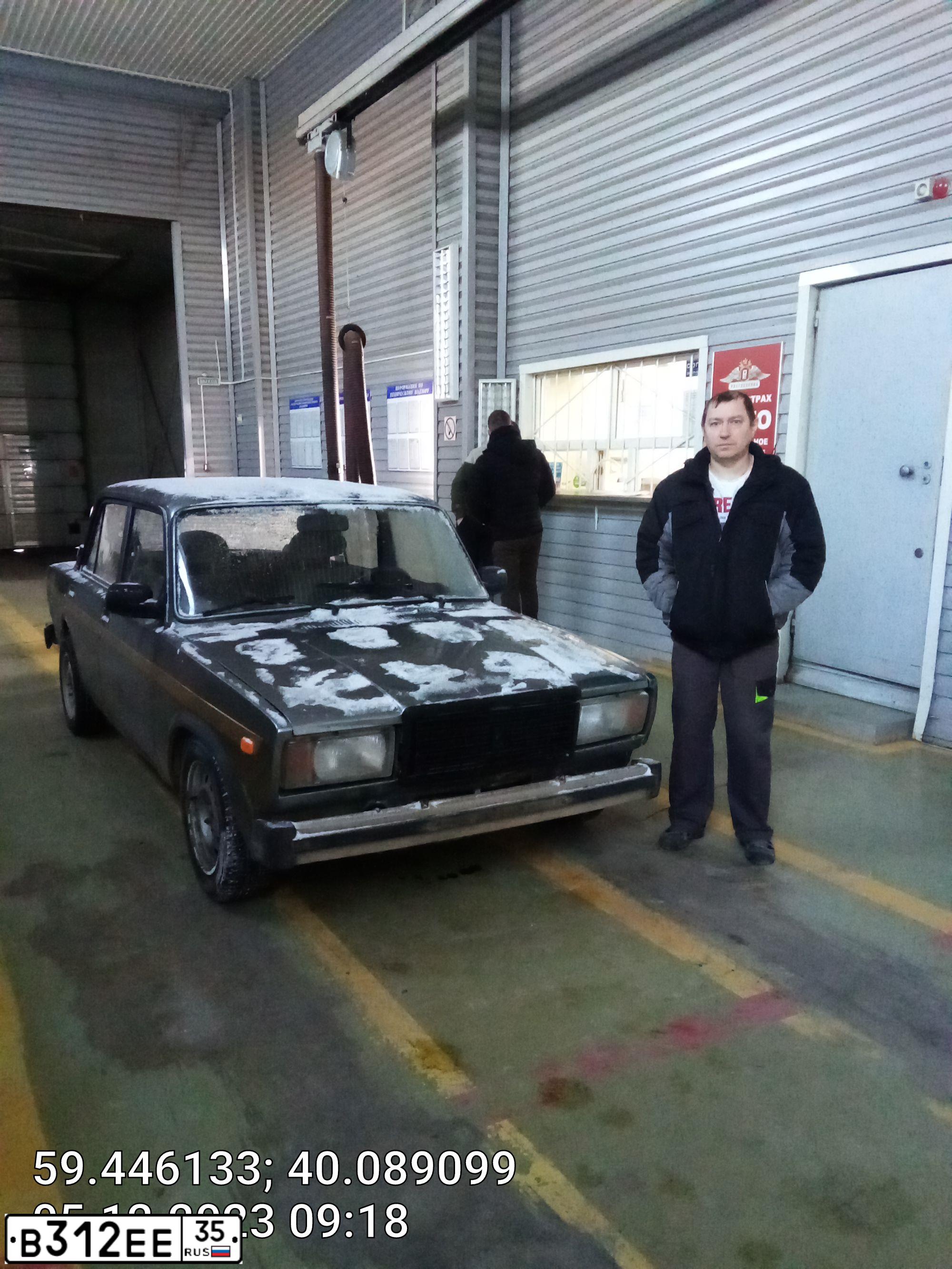 Фото автомобиля LADA 2107 LADA, 2010 — госномер В312ЕЕ35. Цвет: средний серо-зеленый металлик