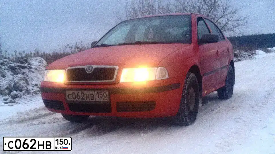 Фото автомобиля SKODA OCTAVIA, 2007 — госномер С062НВ150. Цвет: КРАСНЫЙ