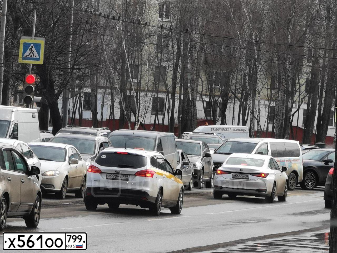 Фото автомобиля MAZDA 6, 2020 — госномер Х561ОО799. Цвет: Красный