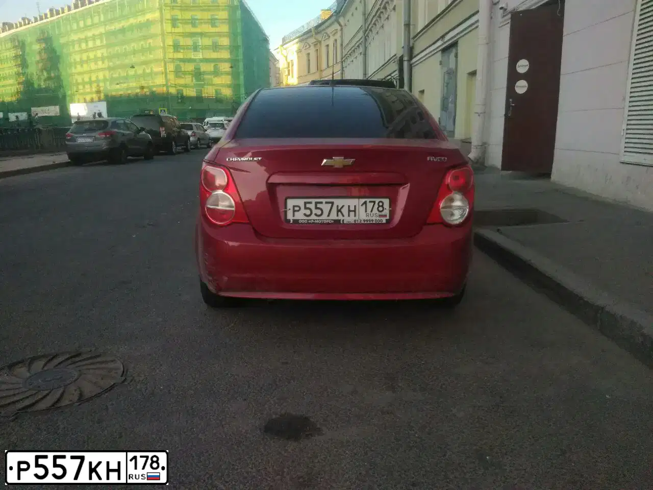 Фото автомобиля CHEVROLET AVEO, 2014 — госномер Р557КН178. Цвет: КРАСНЫЙ МЕТАЛЛИК