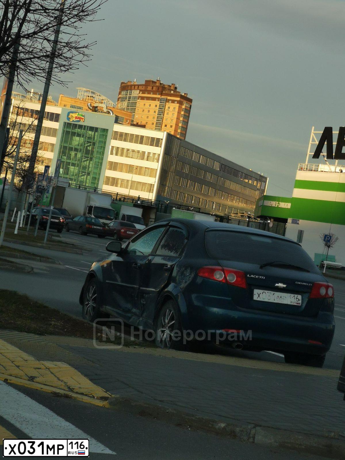 Фото автомобиля CHEVROLET LACETTI, 2008 — госномер Х031МР116. Цвет: СИНИЙ