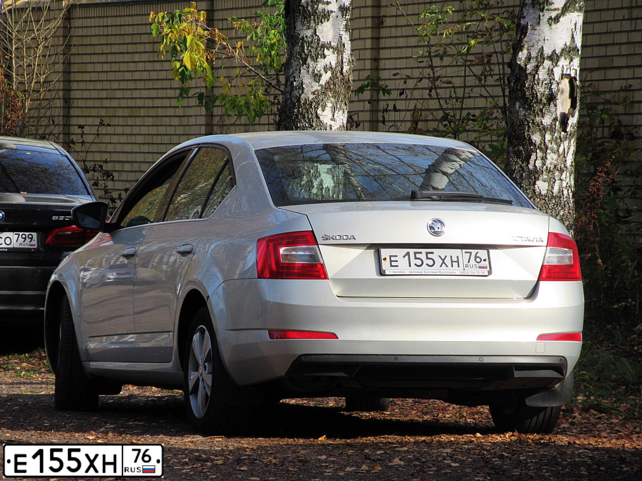 Фото автомобиля SKODA OCTAVIA, 2014 — госномер Е155ХН76. Цвет: СЕРЕБРИСТО-ЖЕЛТЫЙ