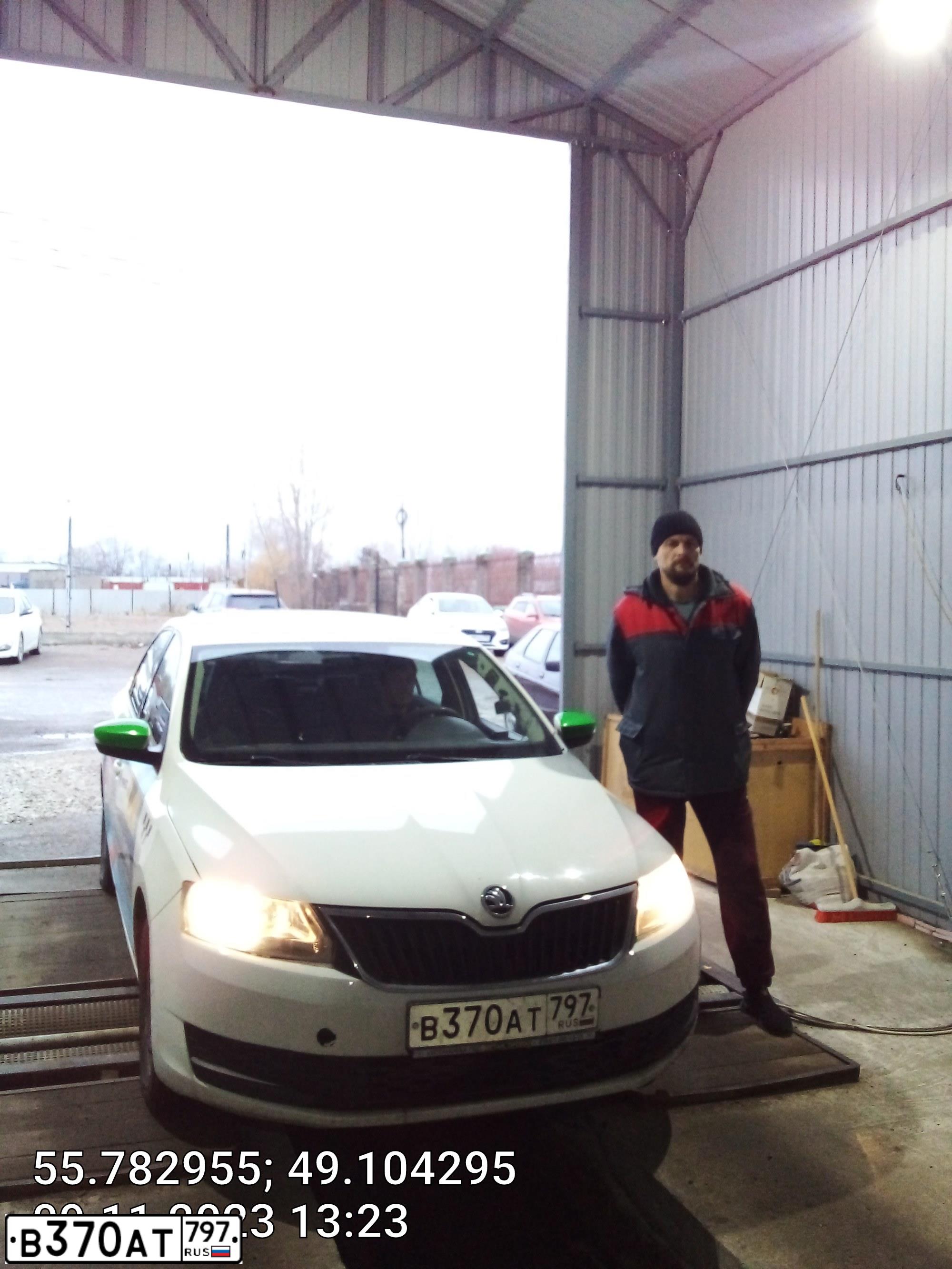 Фото автомобиля SKODA RAPID, 2019 — госномер В370АТ797. Цвет: Белый