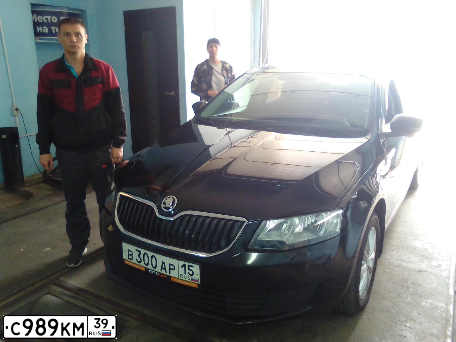 Фото автомобиля SKODA OCTAVIA, 2017 — госномер С613ХН39. Цвет: ЧЕРНЫЙ
