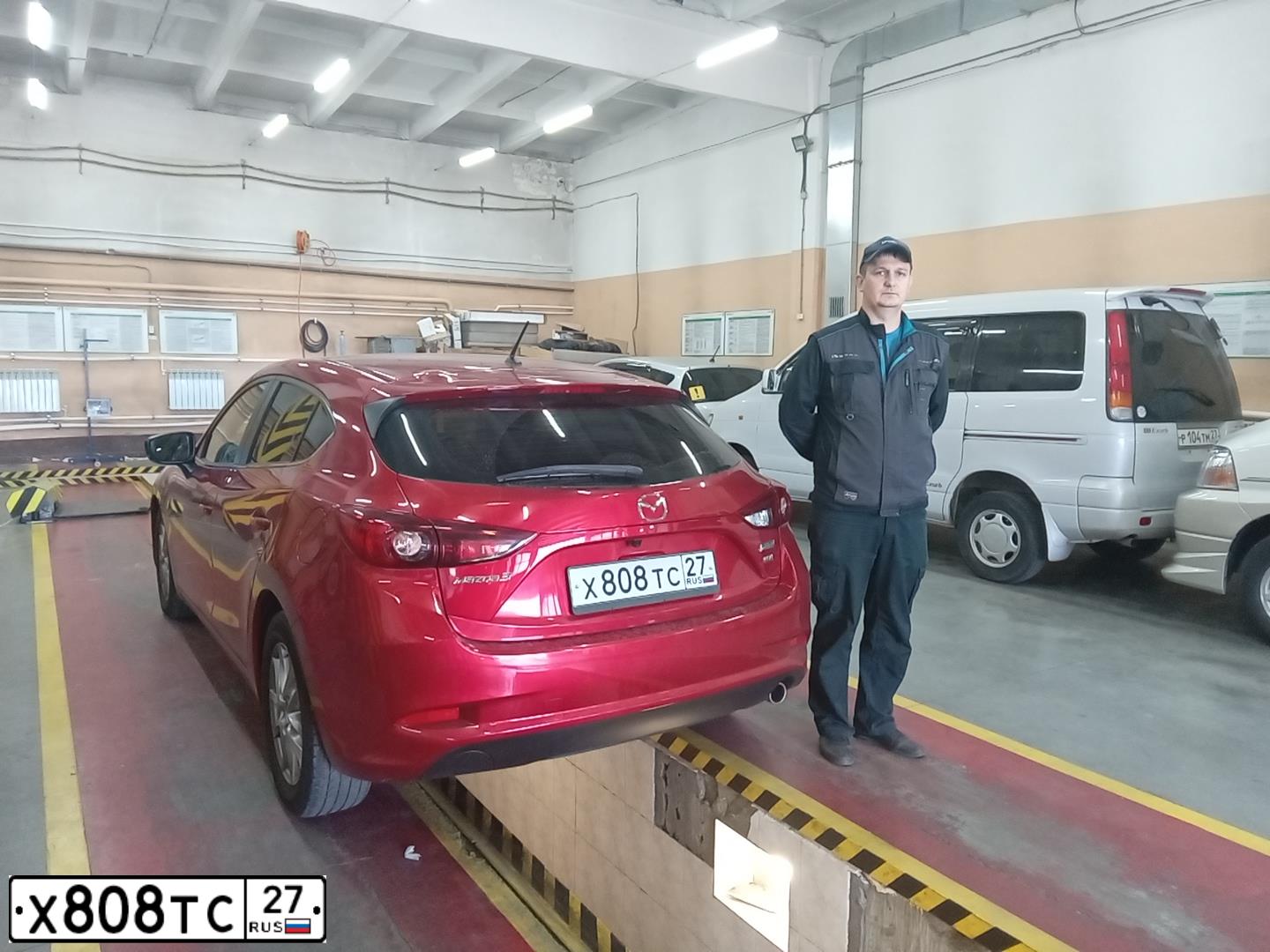 Фото автомобиля MAZDA A 3, 2017 — госномер М925МВ138. Цвет: КРАСНЫЙ