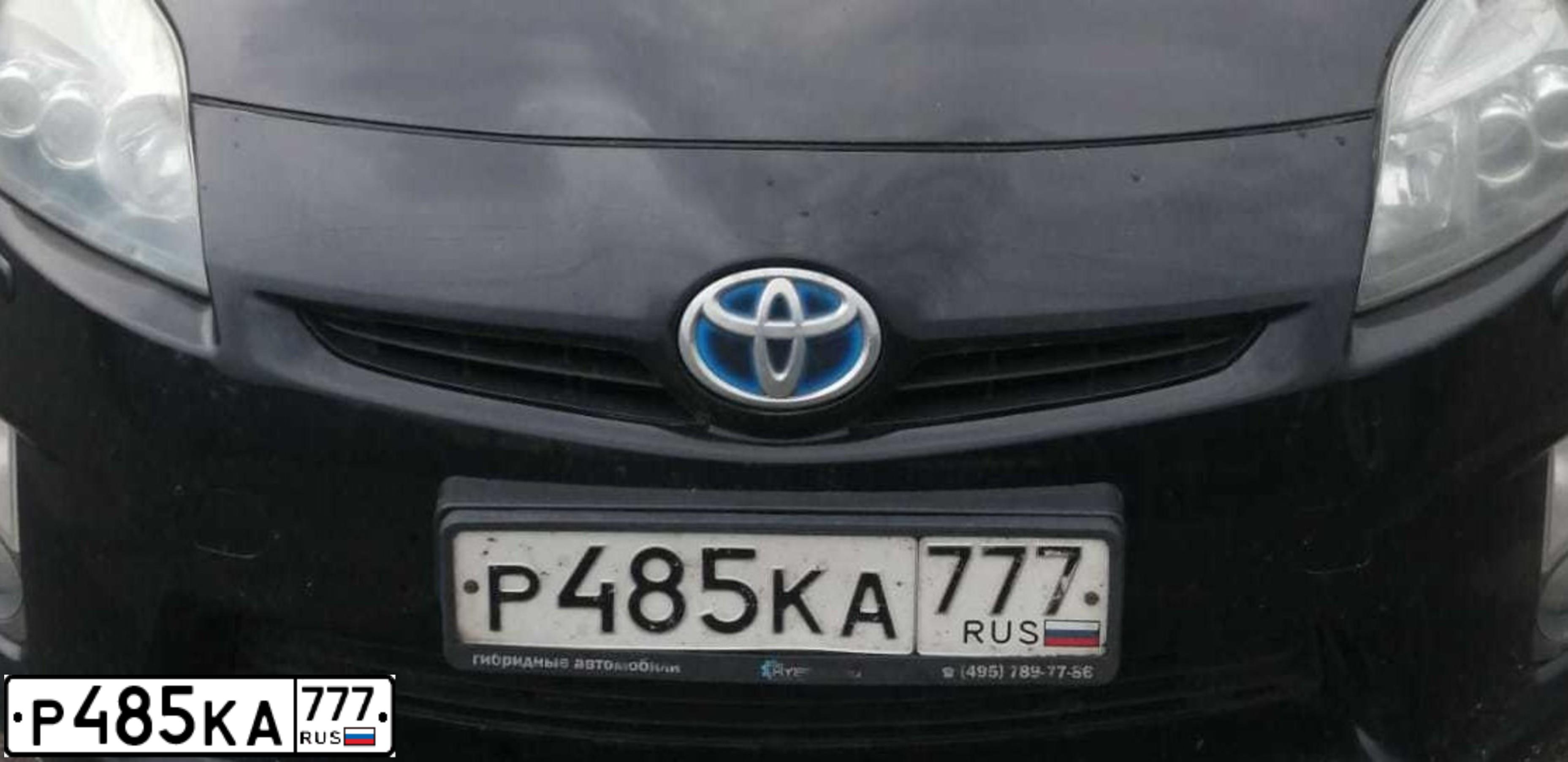 Фото автомобиля TOYOTA PRIUS, 2010 — госномер Р485КА777. Цвет: ЧЕРНЫЙ