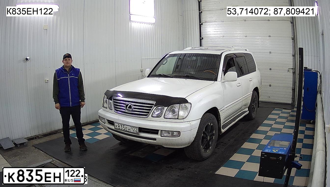 Фото автомобиля LEXUS LX, 2005 — госномер В777УВ54. Цвет: Белый