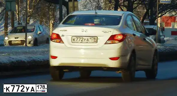 Фото автомобиля HYUNDAI SOLARIS, 2011 — госномер К772УА178. Цвет: БЕЛЫЙ