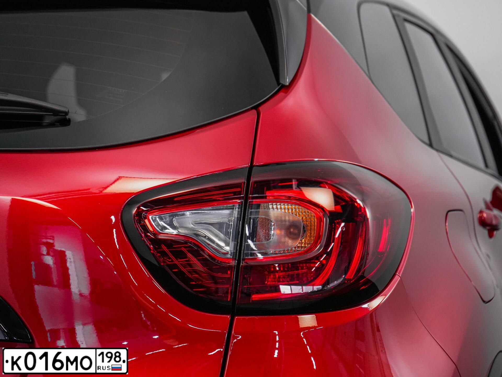 Фото автомобиля RENAULT KAPTUR, 2020 — госномер К016МО198. Цвет: КРАСНЫЙ ЧЕРНЫЙ