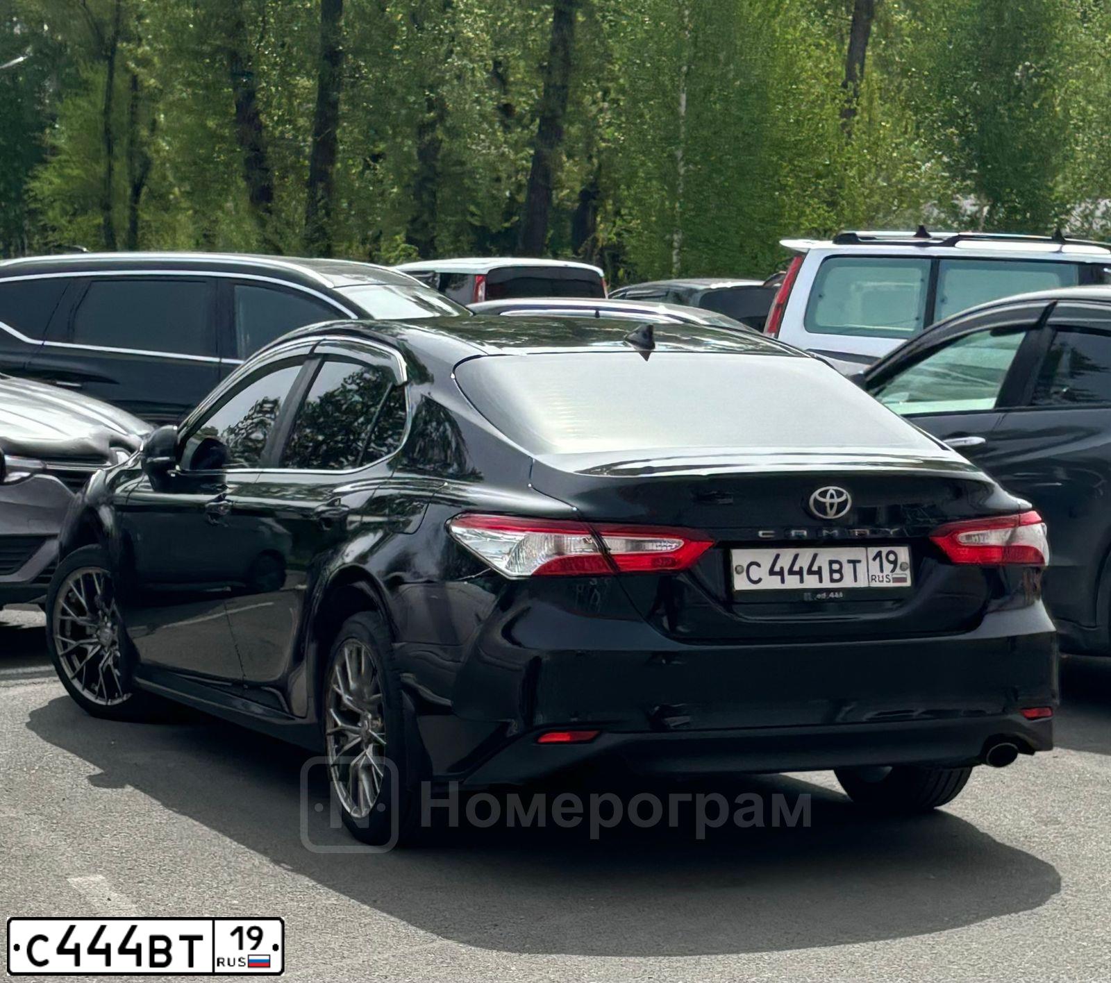 Фото автомобиля TOYOTA CAMRY, 2012 — госномер С444ВТ19. Цвет: СЕРЕБРИСТЫЙ МЕТАЛЛИК