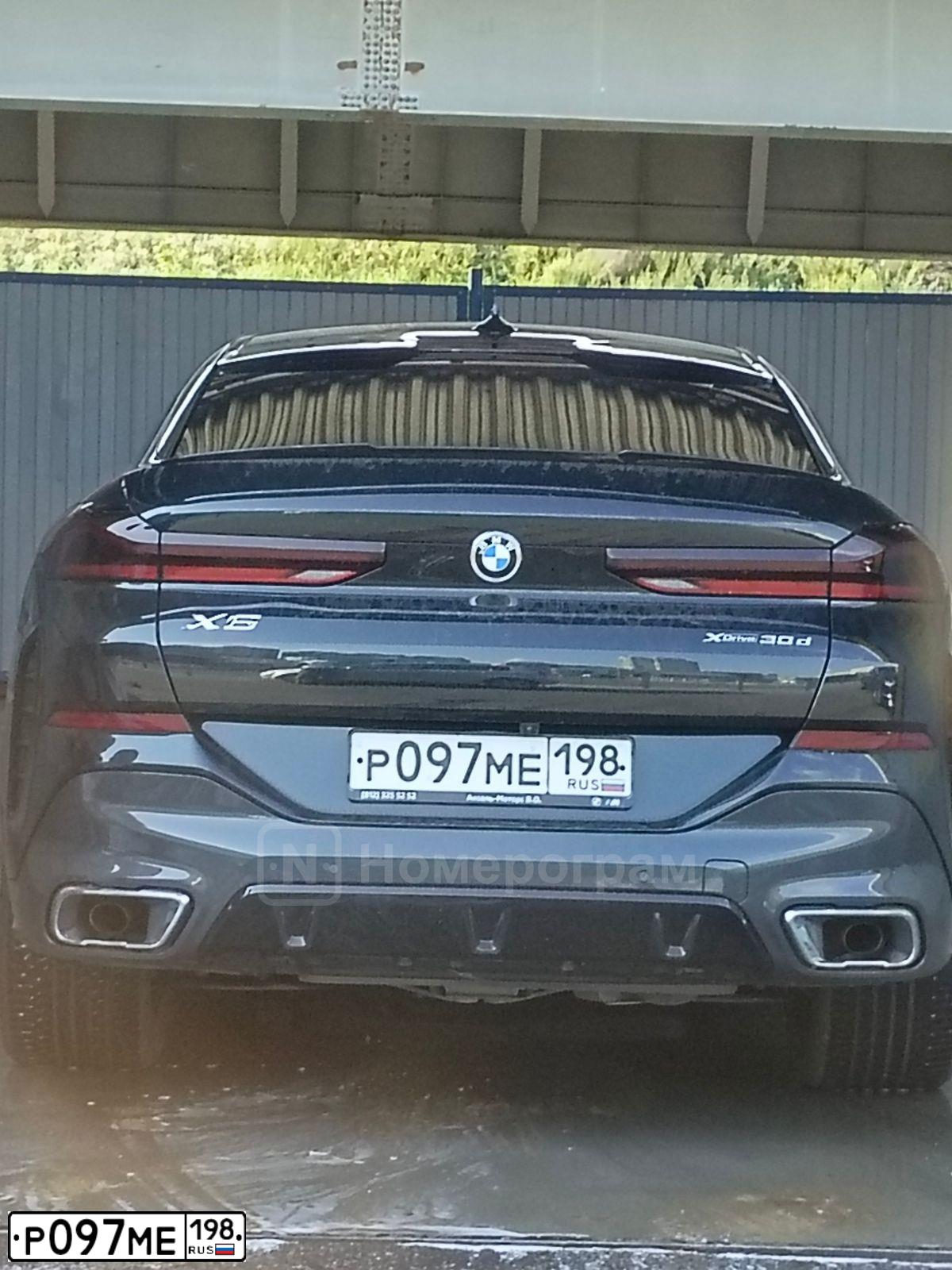 Фото автомобиля BMW X6 XDRIVE30D, 2021 — госномер Р097МЕ198. Цвет: Черный сапфир 