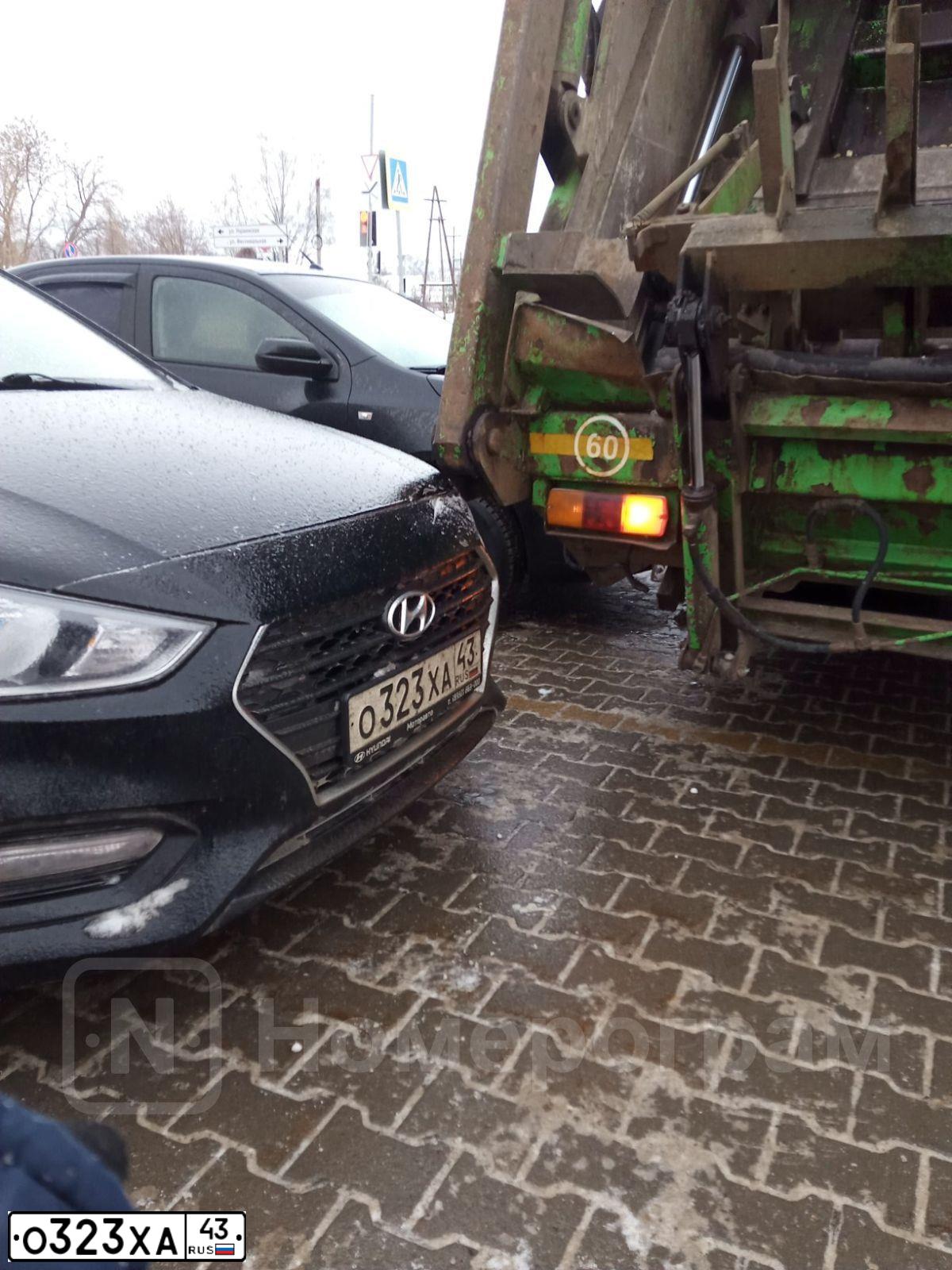 Фото автомобиля HYUNDAI SOLARIS, 2017 — госномер О323ХА43. Цвет: ЧЕРНЫЙ