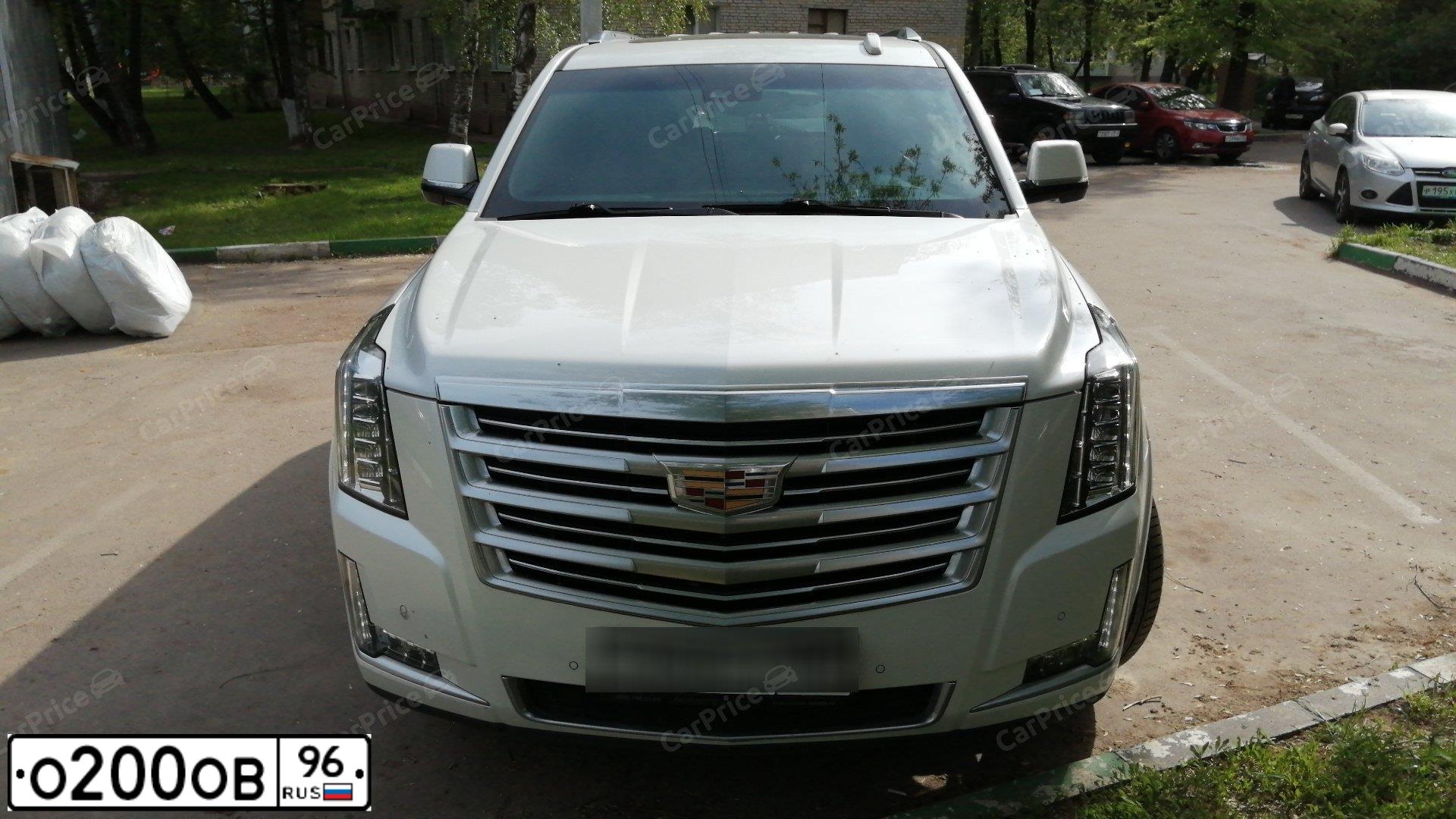 Фото автомобиля CADILLAC ESCALADE, 2016 — госномер О200ОВ96. Цвет: БЕЛЫЙ