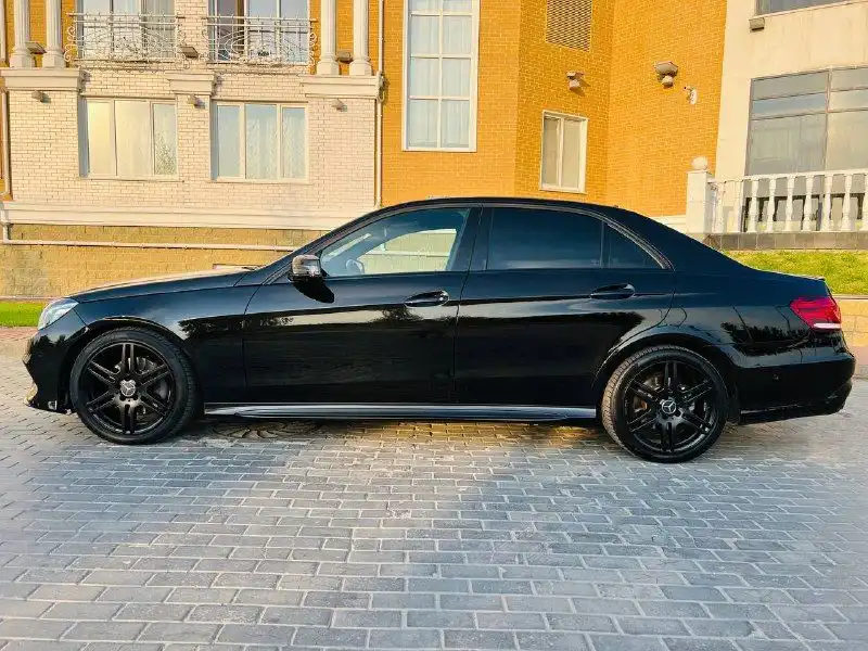 Фото автомобиля MERCEDES-BENZ E-CLASS, 2013 — госномер У540СЕ152