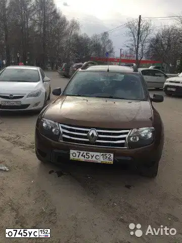 Фото автомобиля RENAULT DUSTER, 2014 — госномер Р801КТ152. Цвет: Коричневый