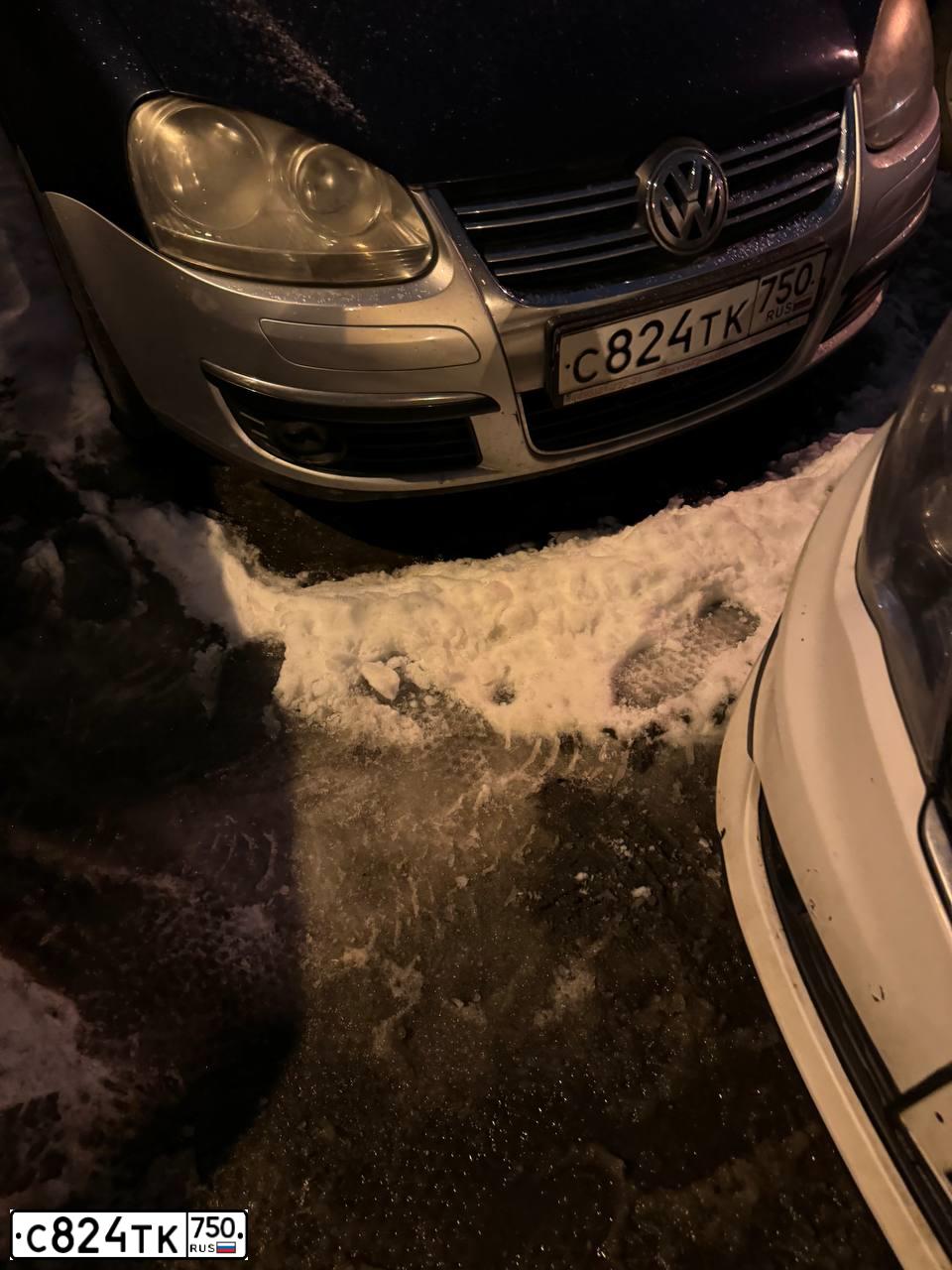 Фото автомобиля VOLKSWAGEN JETTA, 2008 — госномер С824ТК750. Цвет: Серо-Синий