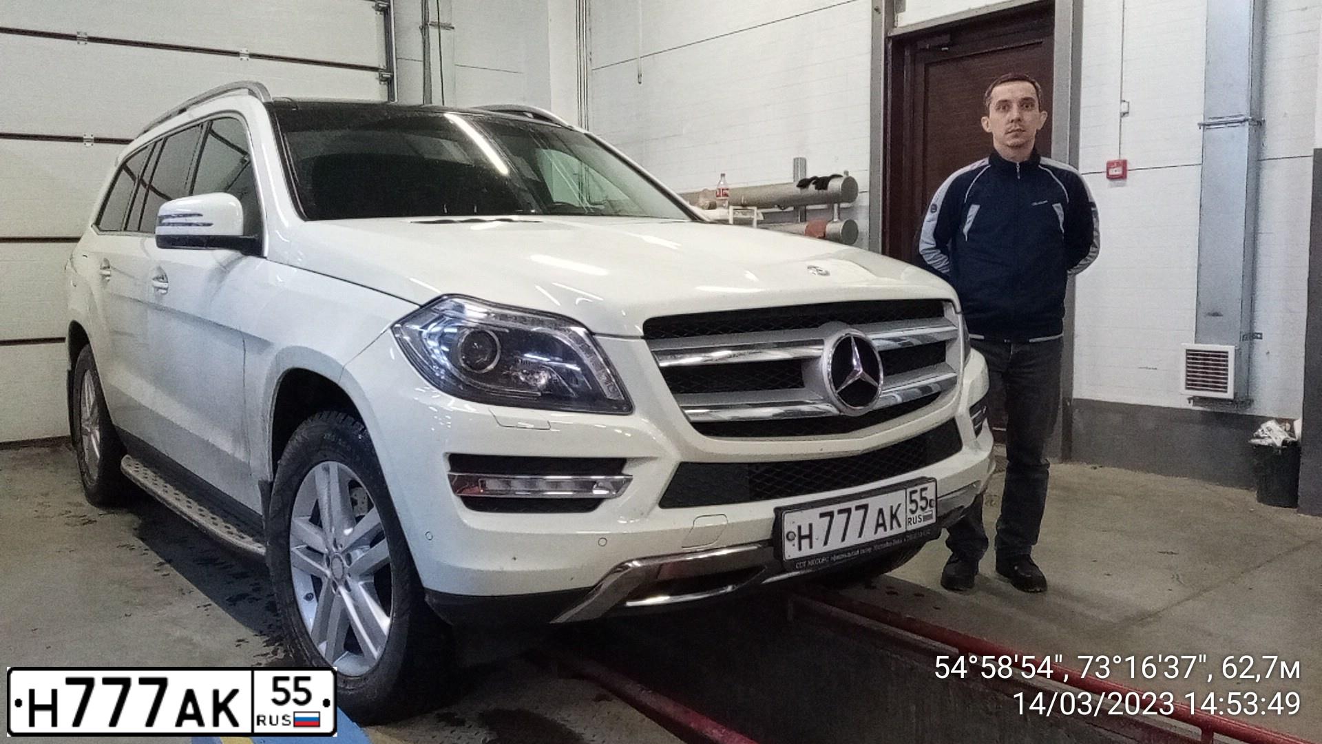 Фото автомобиля PORSCHE CAYENNE, 2008 — госномер С486ХО124. Цвет: ЧЕРНЫЙ