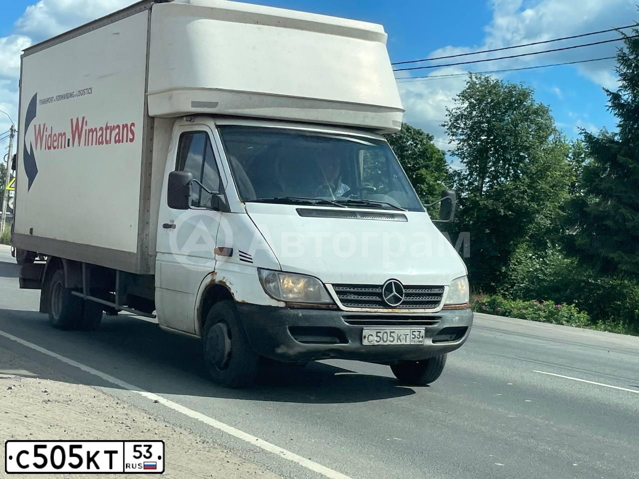 Фото автомобиля MERCEDES SPRINTER, 2005 — госномер С505КТ53. Цвет: БЕЛЫЙ