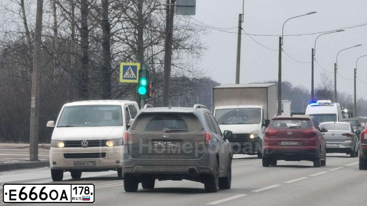 Фото автомобиля DODGE MAGNUM, 2005 — госномер К124СУ197. Цвет: СЕРЕБРИСТЫЙ