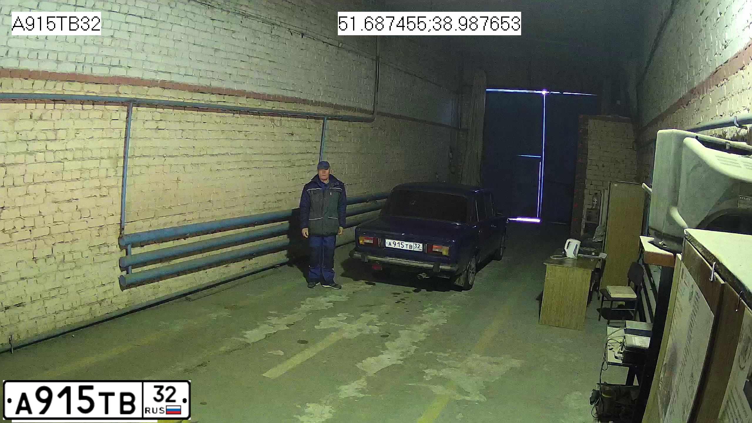 Фото автомобиля LADA 2106, 1993 — госномер А915ТВ32. Цвет: Темно-синий