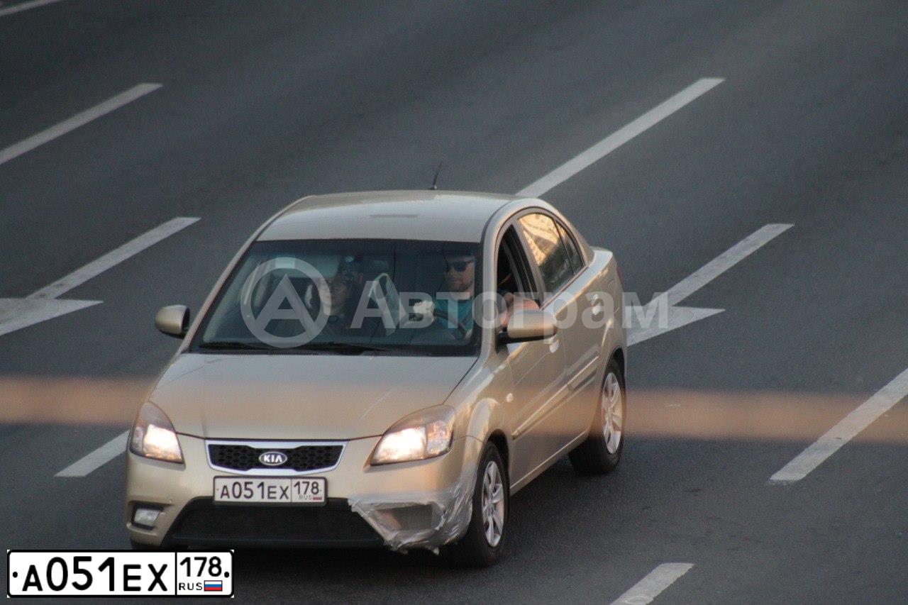 Фото автомобиля KIA RIO, 2010 — госномер А051ЕХ178. Цвет: БЕЖЕВЫЙ
